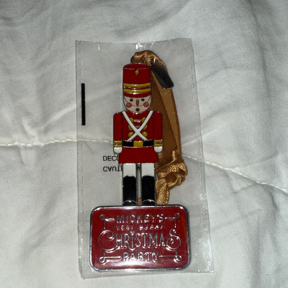 NWT EXCLUSIVE Mickey’s Very Merry Christmas Party 2023 Toy Soldier Ornament